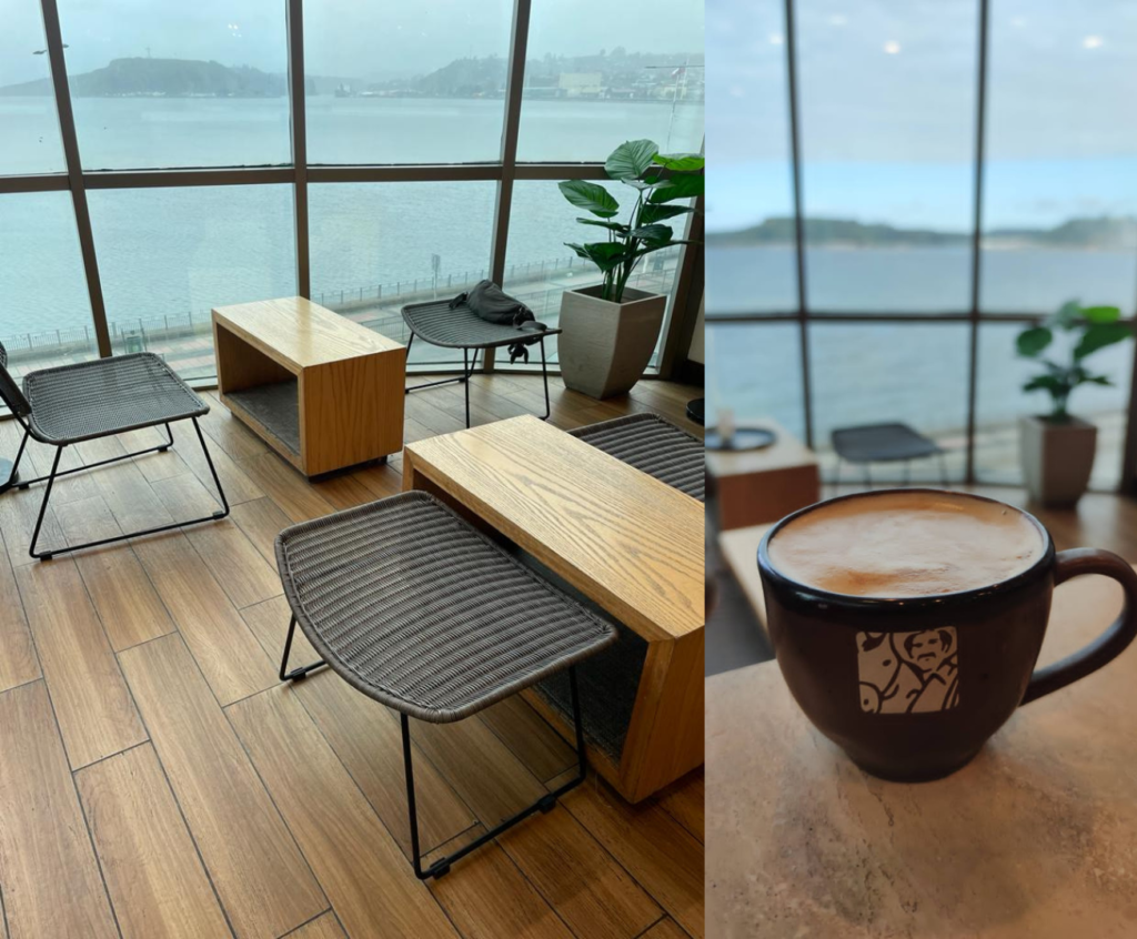 dos fotos que muestran la vista panorámica hacia el mar desde la tienda de café Juan Valdez de Puerto Montt